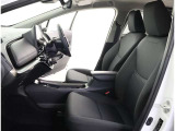高いホールド性で運転姿勢が安定します。長距離ドライブでも疲れにくいのが魅力です。快適なドライビングライフをお送りください♪