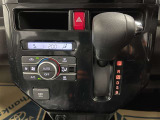オートエアコン♪お好みの温度に設定するだけで車内を快適空間にしてくれますよ♪