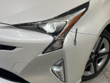 【LEDヘッドライト】悪天候や夜間走行時も良好な視界を確保し安心して運転できる高輝度LEDヘッドライトを装備!点灯速度が早く、消費電力も抑えられています。