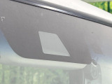 【ホンダセンシング】走行中に前方の車両等を認識し、衝突しそうな時は警報とブレーキで衝突回避と被害軽減をアシスト。より安全にドライブをお楽しみいただけます。
