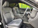 運転席シート廻りは使用感も少なく、良好な状態となっています。前オーナー様が丁寧に使っていたことがよくわかりますね。