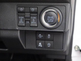 プッシュボタンスタート:かばんやポケットからキーを取り出さなくても携帯してブレーキを踏んでボタンを押せばエンジンスタート。乗車から発進までがスムーズです。