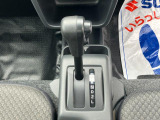 フロア4AT車!坂道走行では軽いエンジンブレーキ効果を得られる【オーバードライブスイッチ】付。