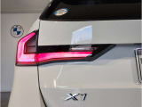 大型のL字型のリアランプもLEDライトを採用。洗練されたデザインにより、シャープなLEDランプの点灯します。後ろからの見た目にもこだわっております。
