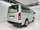 後ろから見ると車の印象も変わりますね♪