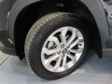 純正アルミホイール タイヤサイズは215/60R17