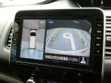 空の上から見下ろすように車の全周囲が表示されるアラウンドビューモニター☆駐車が得意になるとお出掛けも楽しくなります♪