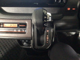 オートマチックシフトレバーは、手になじみ操作しやすい形状で安全運転にもつながります♪