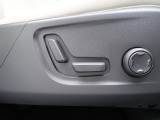 【パワーシート】スイッチ一つで簡単にシート位置の微調整が可能!電動だから力もいりません!自分に最適なシートポジションにセットして、快適なドライブをお楽しみください。