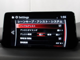 ハンドル操作をアシストすることにより車線からの逸脱回避を支援します。