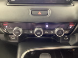 運転席と助手席にはシートヒーターが付いています☆寒い時期に腰周りを温めてくれるので体全体が温まりやすいのは勿論、暖房と違い顔に風が当たらないので、乾燥肌やドライアイの方でも大丈夫☆