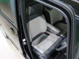 程よい硬さとホールド性が高いシートで長時間運転も快適です。