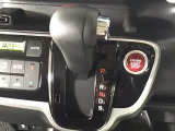 オートマチックシフトレバーは、手になじみ操作しやすい形状で安全運転にもつながります♪