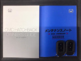 スマートキーは鍵をバッグに入れたままでもドアロックの開閉やエンジンのON・OFFができます。夜間や雨の日も鍵を探さなくて良いので便利です。