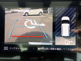リバースポジションにシフトすると自動的にカメラが作動、ナビゲーション画面に後方の視界が映し出される、安心のバックカメラを装備。