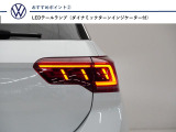 流れるリヤウィンカー付きです。スタイリッシュと高級感を演出します。