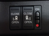 運転席からもスライドドアをボタン操作でスピーディーに開閉できます!またスマートキーでも操作できるので便利です。