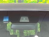 【ホンダセンシング】走行中に前方の車両等を認識し、衝突しそうな時は警報とブレーキで衝突回避と被害軽減をアシスト。より安全にドライブをお楽しみいただけます。