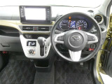 運転席からの視界はこんな感じです☆お気軽にご来店いただき、実際に座って是非お確かめください。ドライバーに寄り添う快適な操作フィールをもたらすステアリングです。