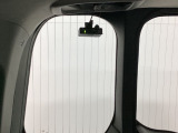 後方にもドライブレコーダーのカメラが付いています。前後両方でお車の周りを監視・記録いたします。