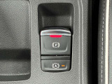 パーキングブレーキはアクセルオンで自動解除、エンジンオフで自動ロックとなります。オートホールド機能付き