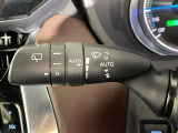 【オートワイパー(AUTO)】雨が降り出した時に、雨滴検出用センサー(レインセンサー)が雨滴を感知すると、自動でワイパーが動作します。