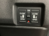 【両側パワースライドドア】両側がパワースライドドアになっており、運転席のスイッチやスマートキーでも開閉が可能です!開口部も広いので乗り降りも楽々♪