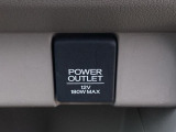 【アクセサリーソケット(電源ソケット)】電源からケーブルをつなげば、スマートフォンなどの電子機器の充電などを行うことができます!ゲーム機器や、カメラの充電にも便利ですね。