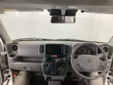 【前方視界】開放的な前方視界!運転がしやすく疲れにくいです♪窓が大きく、見通しがとっても良いおクルマですよ♪