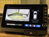 リバースギアに入れるだけで後方の表示へ切り替わります。夜間や雨の日の駐車も楽になりますよ。