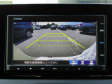 ■バックカメラ■ガイドラインが表示されるので、バック駐車が苦手な方でも安心です!ギアをリバースに入れれば自動的に切り換わりますので、面倒な操作も不要です♪狭い駐車場もお車を傷つけず安心ですね!