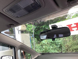 ご覧のように、視界が広く運転しやすいように設計されています。また、フルオートエアコンで快適です。