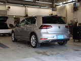 2. 認定中古車保証1年間距離無制限の保証とロードアシスタンスサービスが全車に付帯されています。また、1年間または2年間の延長保証(有償)もご利用いただけます。