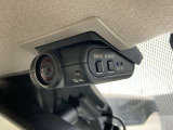 日産オリジナルドライブレコーダー(フロント+車室内)走行中の幅寄せ対策や後方撮影(リヤガラス越し)にも対応してます。