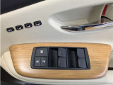 運転席からも操作可能な全席パワーウィンドウが装備されています。