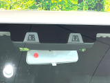 【スズキ セーフティサポート】走行中に前方の車両等を認識し、衝突しそうな時は警報とブレーキで衝突回避と被害軽減をアシスト。より安全にドライブをお楽しみいただけます。