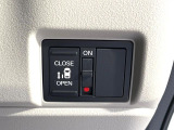【パワースライドドア】スマートキーや運転席のスイッチでスライドドアの開閉が可能♪電動だから力を入れてドアを開ける必要が無く、小さいお子様でも、重い荷物を持っている時もラクに開け閉めできます♪