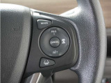 ◆アダプティブクルーズコントロール◆予め設定した車速内でクルマが自動的に加減速。前走車との適切な車間距離を維持しながら追従走行します。【LKAS】車線維持支援システムでステアリング操作を支援。