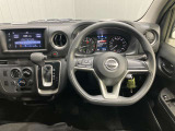 スッキリした運転席まわりでフロントガラスも大きく前方の視界が見やすいので運転しやすいです!