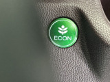 ECONスイッチ操作で燃費が良くなるようエアコンやエンジンなどを総合的に制御します