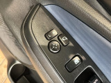 狭い駐車場で便利な電動格納ドアミラーが付いています。