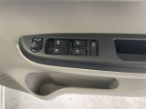 パワーウィンドウスイッチで運転席から全席の窓の開閉ができます♪