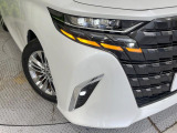 【シーケンシャルターンランプ付きLEDヘッドライト】人気の『流れるウィンカー』付きのLEDヘッドライトを装備♪高級感はもちろん、点灯時は存在感たっぷりで他車からも認識されやすく安心です。