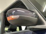 【ウインカーミラー】方向指示器をミラーのランプに点灯。対向車への視認性を高め、安心安全な方向転換をサポートします♪