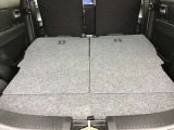 トランクルーム!リアシートは片方ずつ倒せます。乗車員数や積む荷物に応じてアレンジが可能ですので多彩に使えてとても便利です。