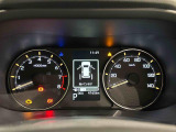 様々な車両情報を表示できるTFTマルチインフォメーションディスプレイを中央に配した視認性の高い大型2眼メーターです