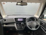 大きなフロントガラスで視界も広く運転しやすいですよ。