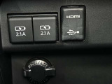 充電用USB端子付き。スマートフォンなどの充電に便利です。  HDMI端子。