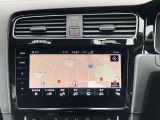 スマートフォン用アプリ[Apple CarPlay][Android Auto]対応の純正ナビ Discover Pro を装備、ラジオのほか、USB、Bluetoothハンズフリー通話にも対応。