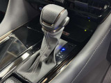 シンプルなストレート式フロアシフト!シフト操作簡単でらくらく!